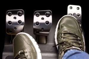 Rem Mobil Bunyi Mencicit dan Pedal Mengocok Saat Diinjak? Jangan Tunggu Sampai Terlambat!