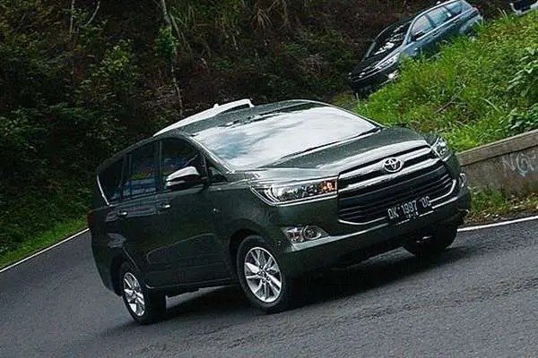 5 Pilihan Mobil Bekas Penggerak Roda Belakang (RWD) yang Andal Dipakai Nanjak-otospector