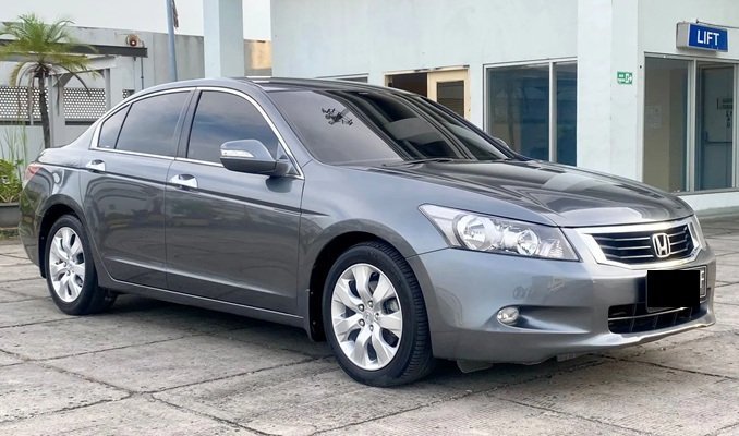 Sedan Mewah Bekas 100 Jutaan