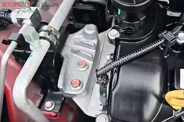 Cek kerusakan engine mounting