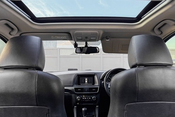 mobil bekas di bawah 200 juta pakai sunroof