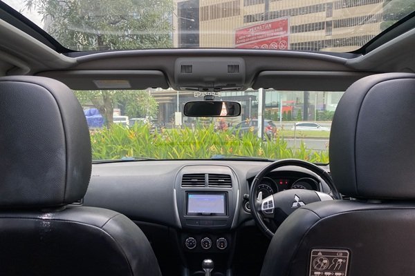 mobil bekas di bawah 200 juta pakai sunroof