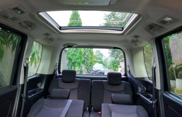 mobil bekas di bawah 200 juta pakai sunroof