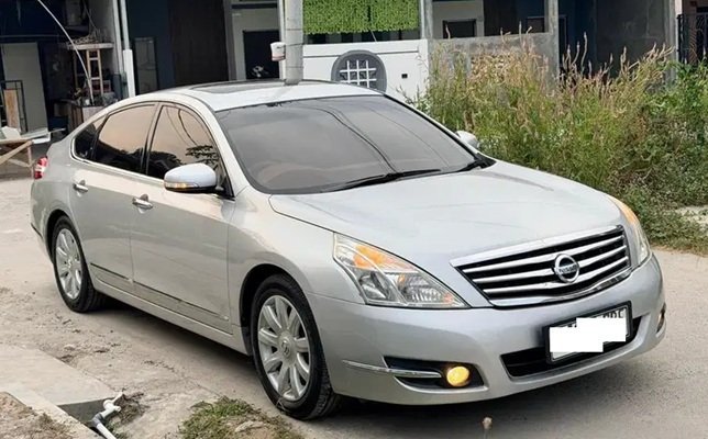 Sedan Mewah Bekas 100 Jutaan