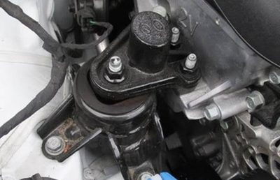 Jangan Sampai Rusaknya Merembet, Begini Cara Cek Kerusakan Engine Mounting